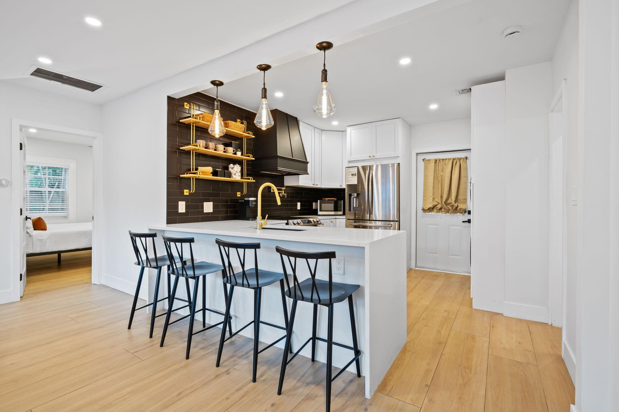 739 NE 17th Fort Lauderdale, FL 33304