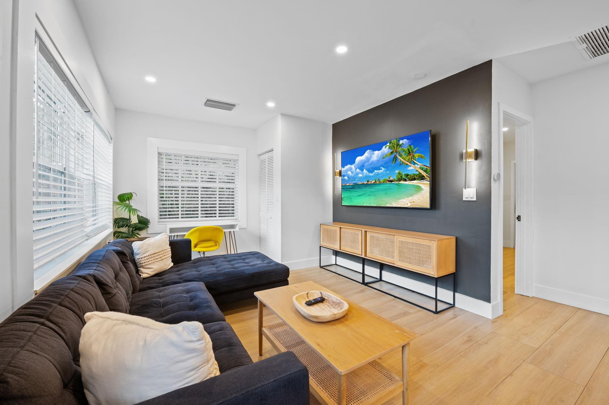 739 NE 17th Fort Lauderdale, FL 33304