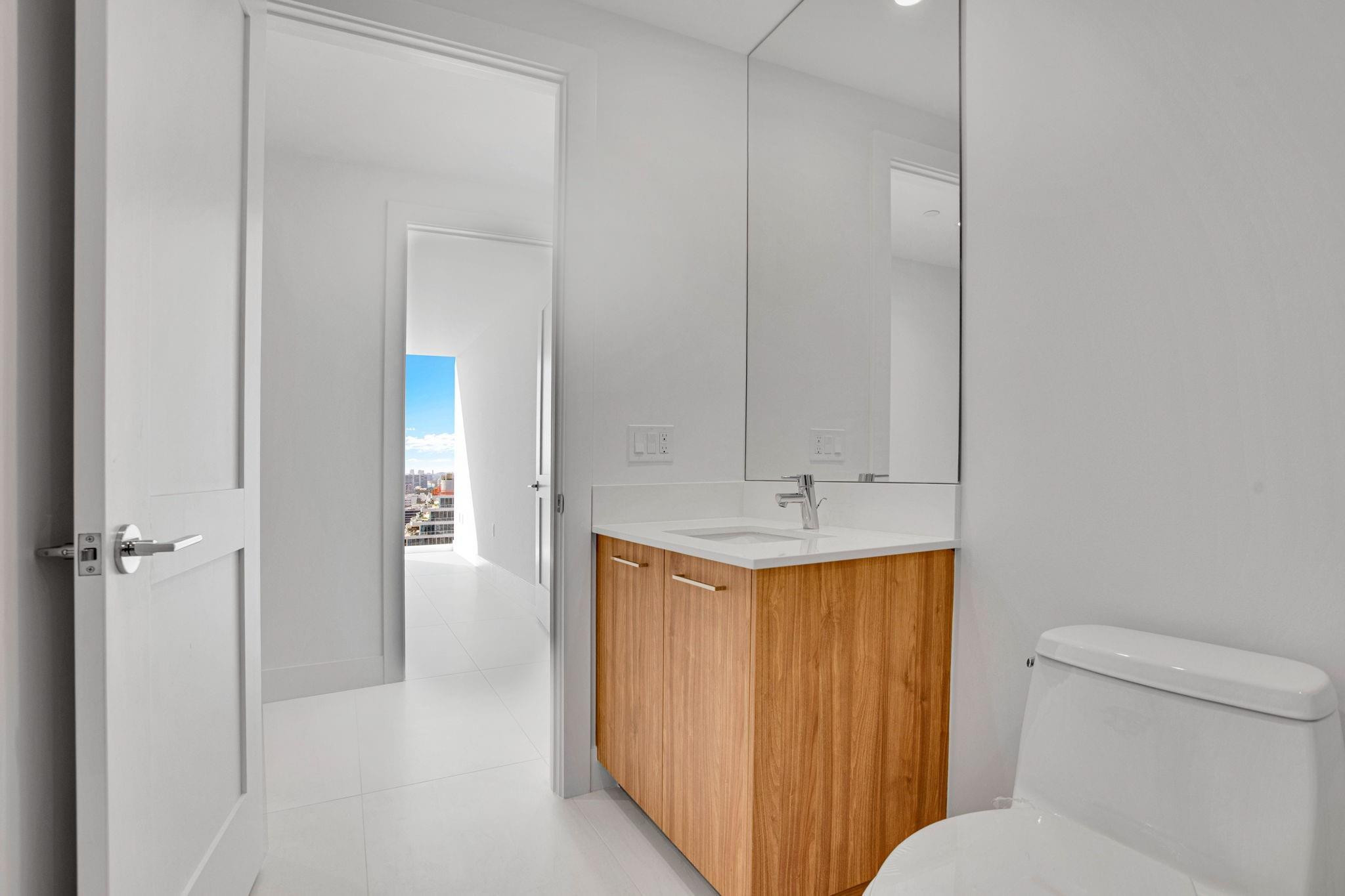 151 N Seabreeze Blv #E-2501 Fort Lauderdale, FL 33304