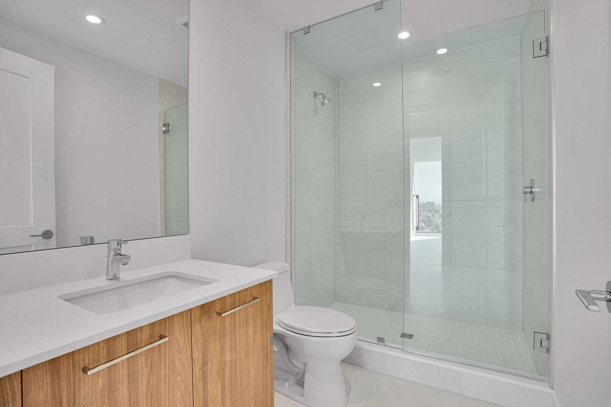 151 N Seabreeze Blv #E-2501 Fort Lauderdale, FL 33304