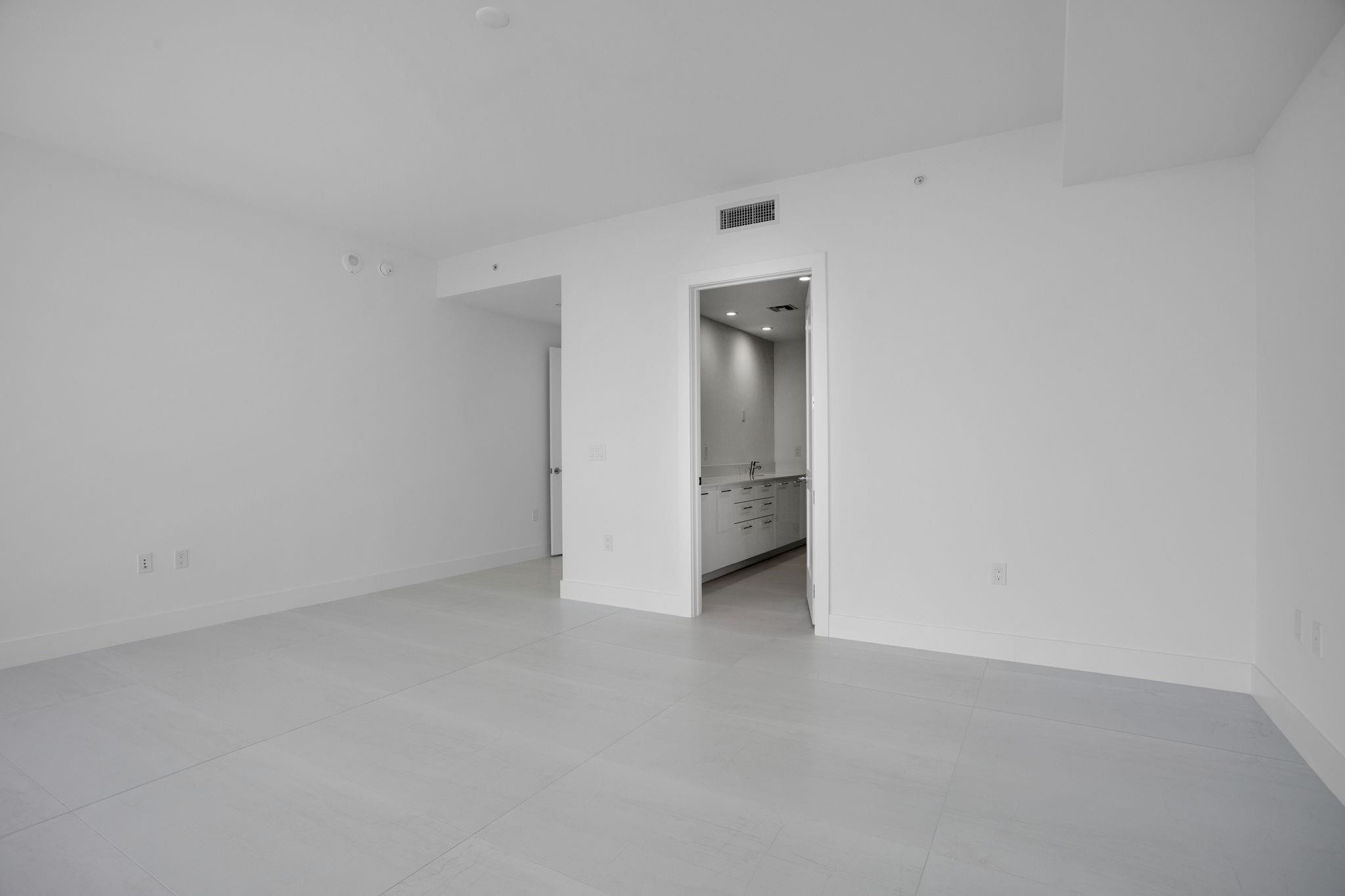 151 N Seabreeze Blv #E-2501 Fort Lauderdale, FL 33304