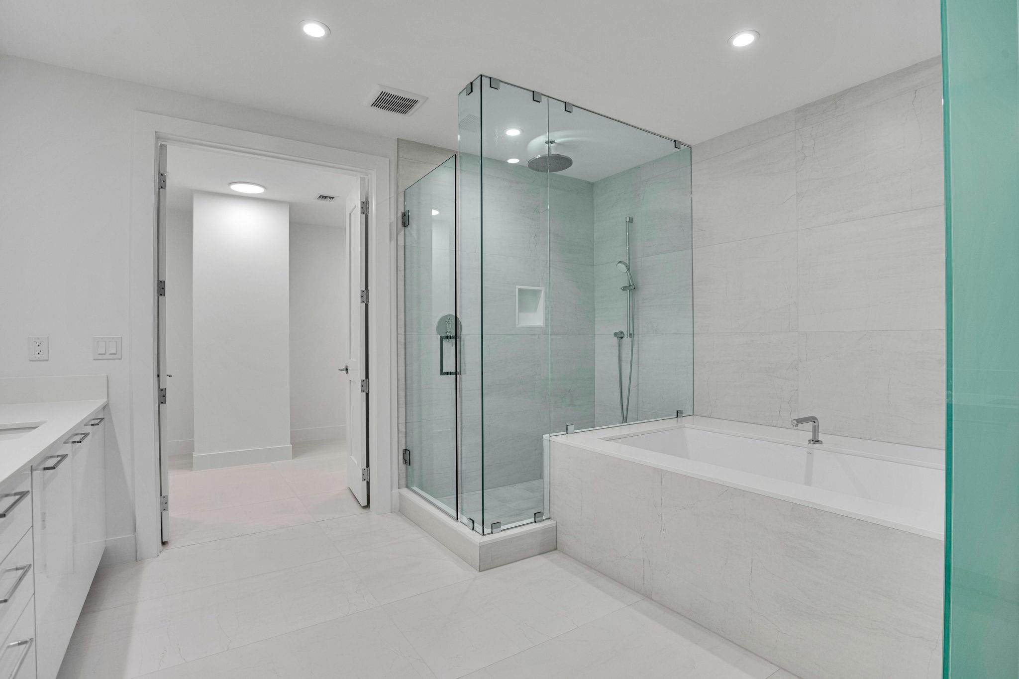 151 N Seabreeze Blv #E-2501 Fort Lauderdale, FL 33304