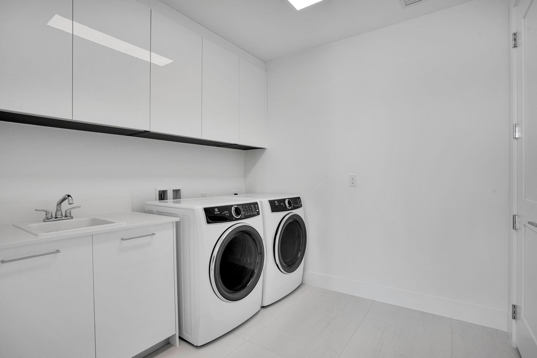 151 N Seabreeze Blv #E-2501 Fort Lauderdale, FL 33304