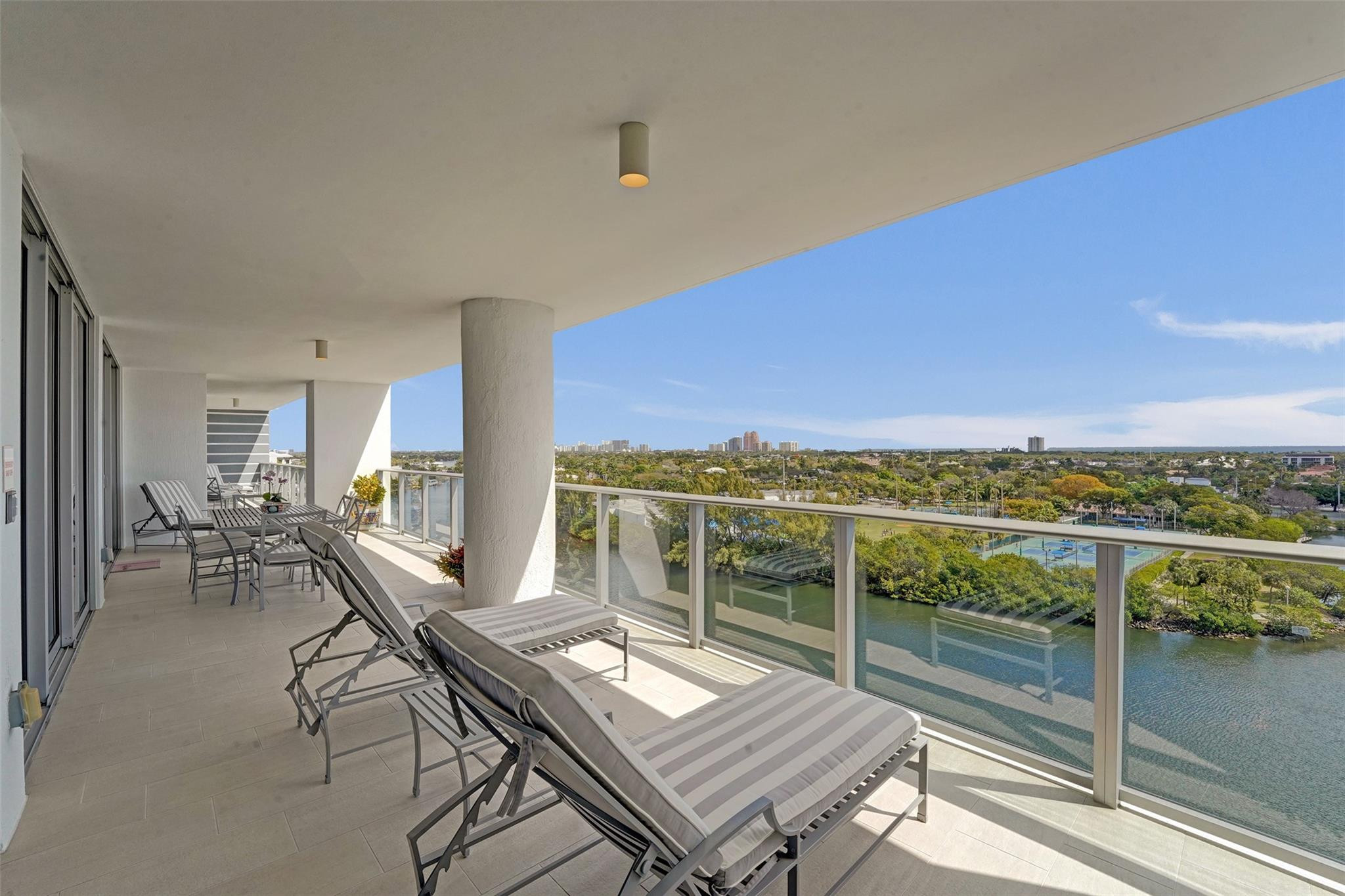 1180 N Federal #1006 Fort Lauderdale, FL 33304