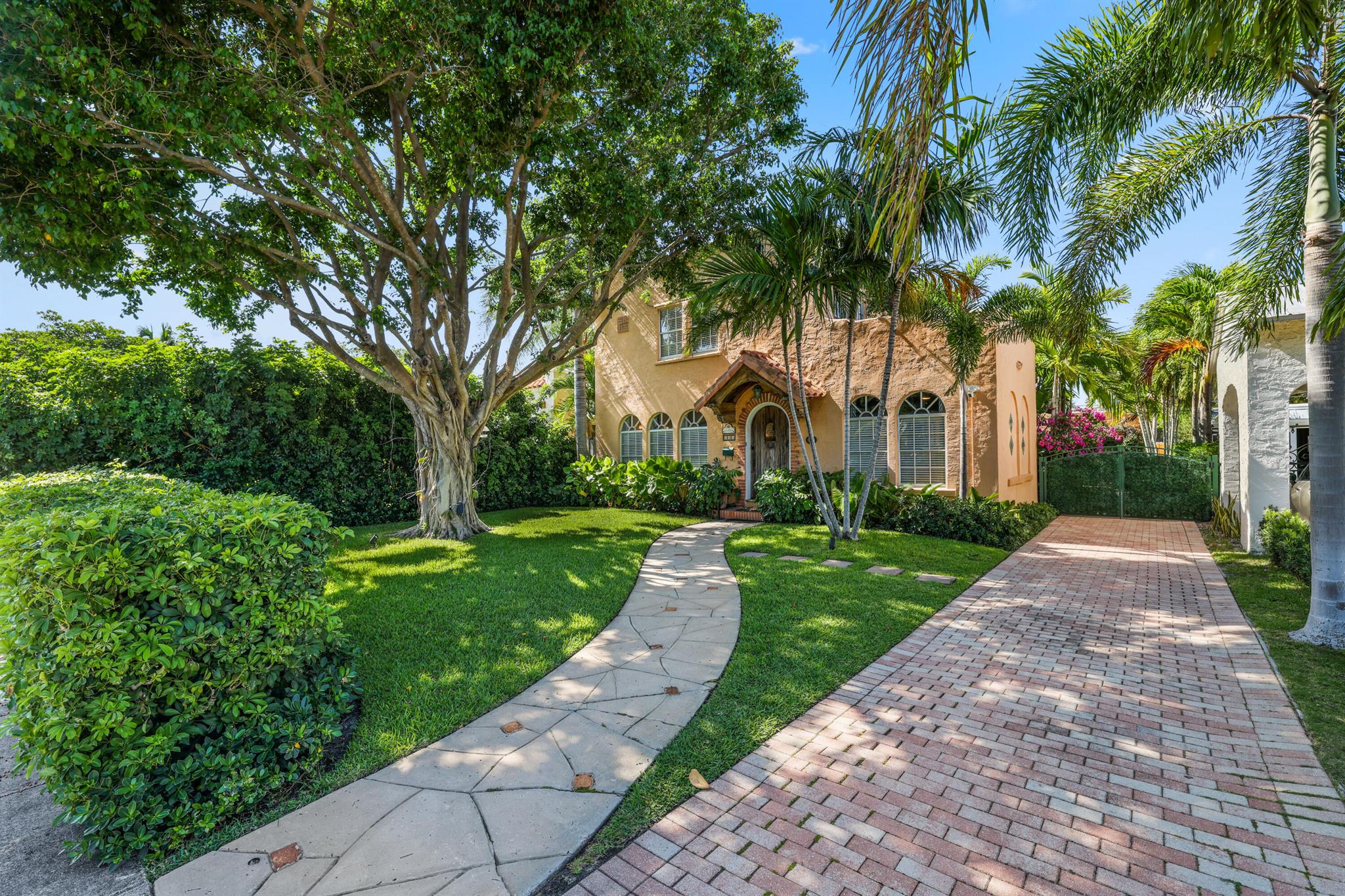 325 Greymon Dr,West Palm Beach, FL 33405