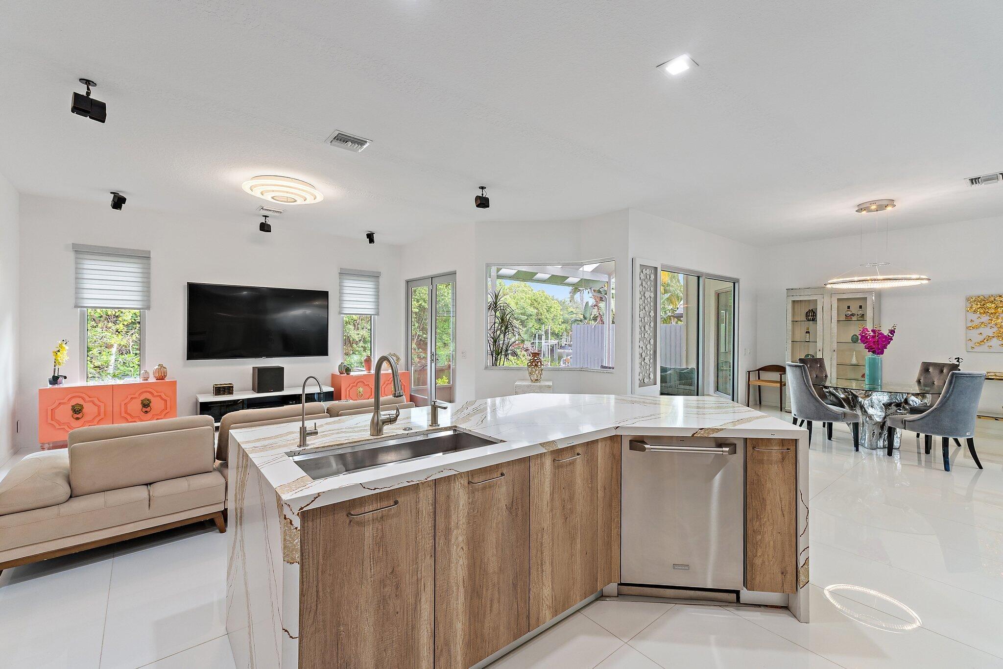 14019 N Miller Dr Palm Beach Gardens, FL 33410