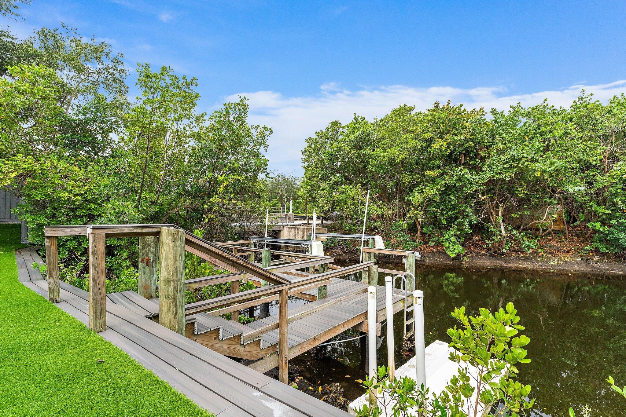 14019 N Miller Dr Palm Beach Gardens, FL 33410