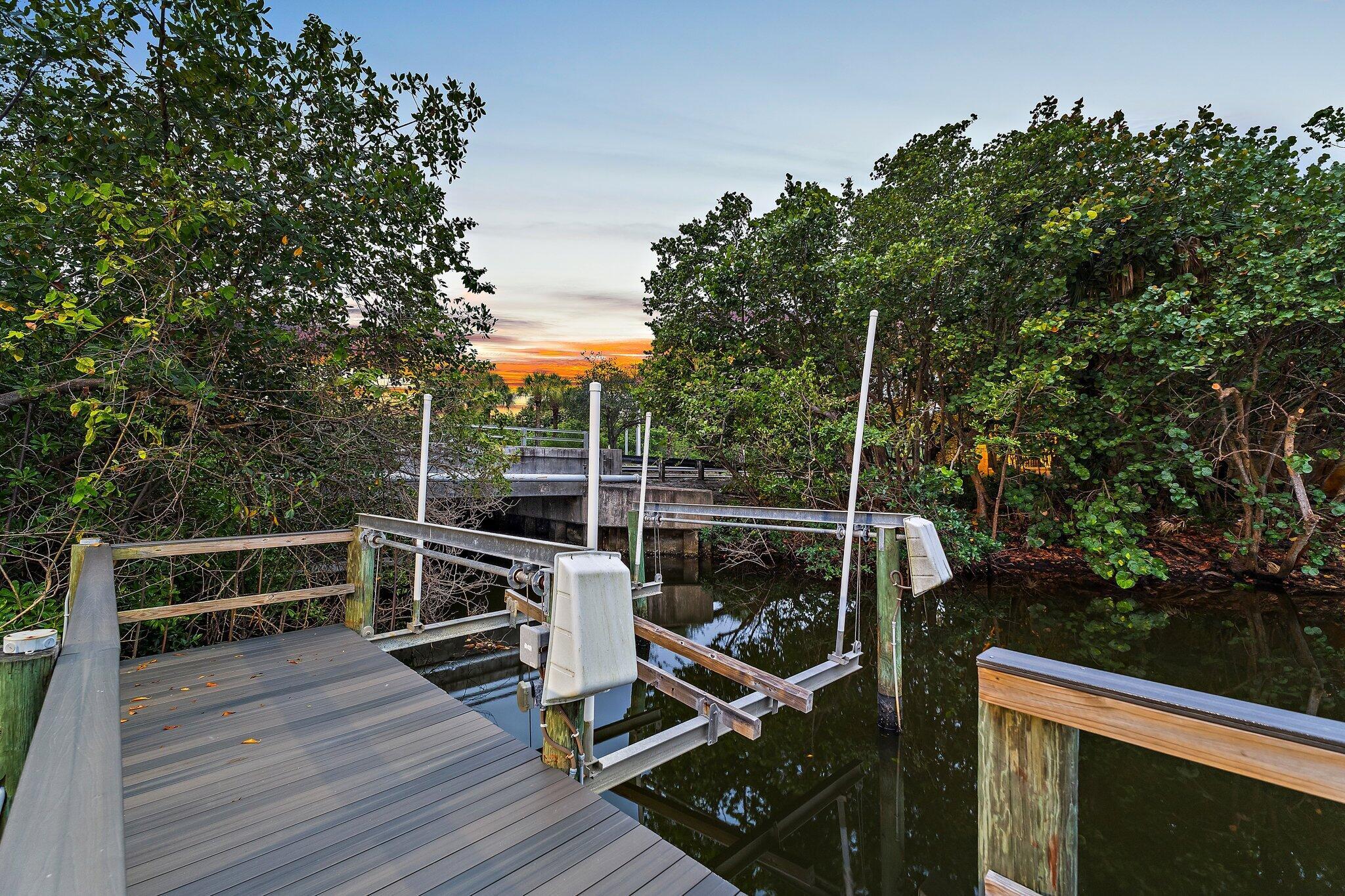 14019 N Miller Dr Palm Beach Gardens, FL 33410