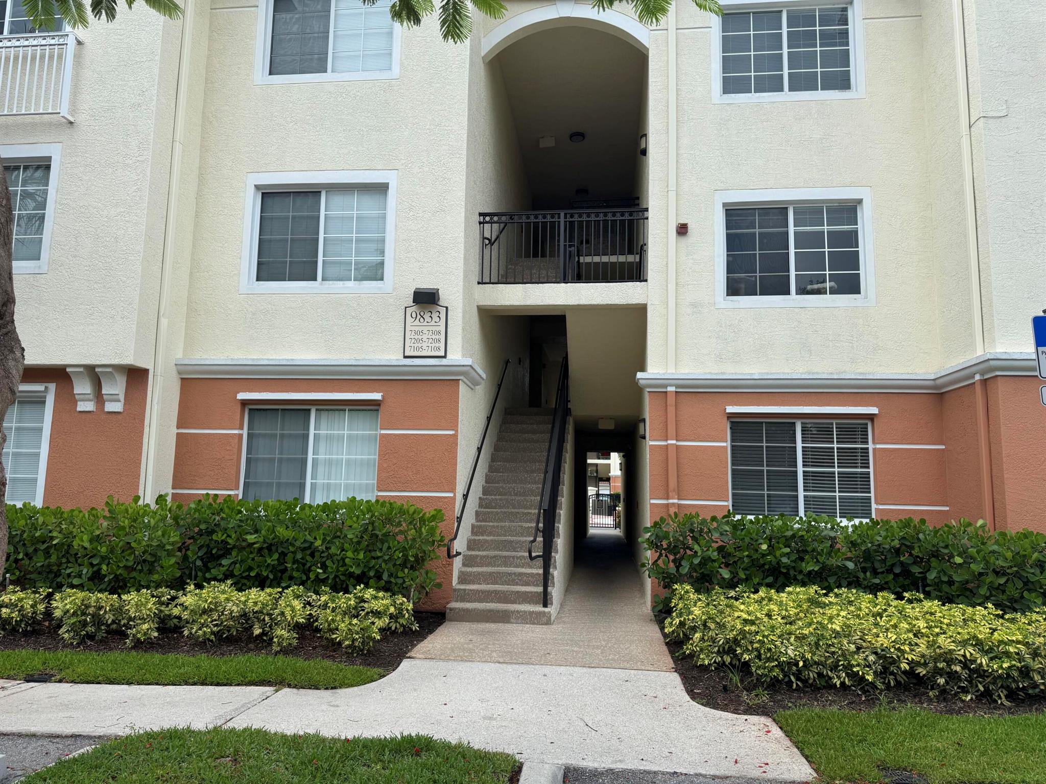 9833 Baywinds Dr #7107