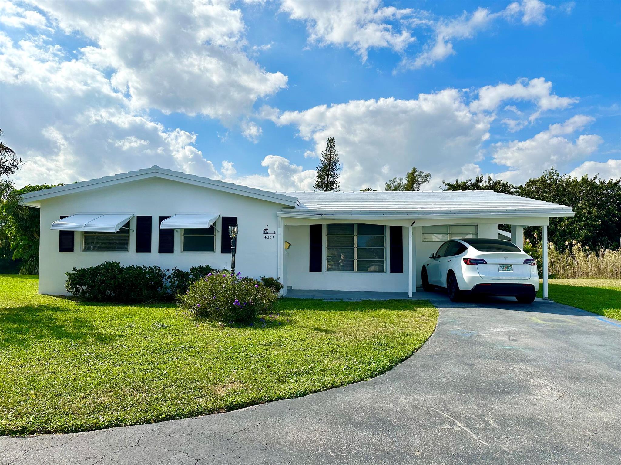 4371 NW 1st Ter