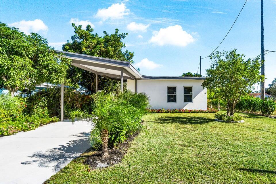 4400 Greenwood Ave