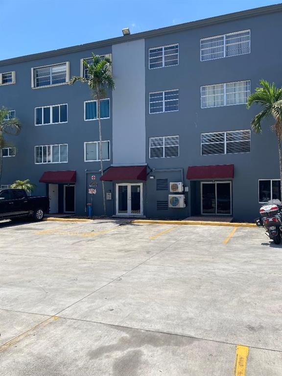 1060 Crystal Lk Dr #202