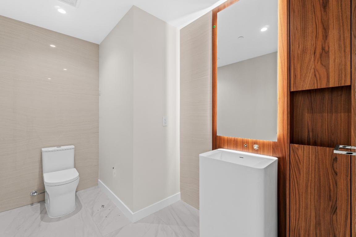 220 SE Mizner #423 Boca Raton, FL 33432