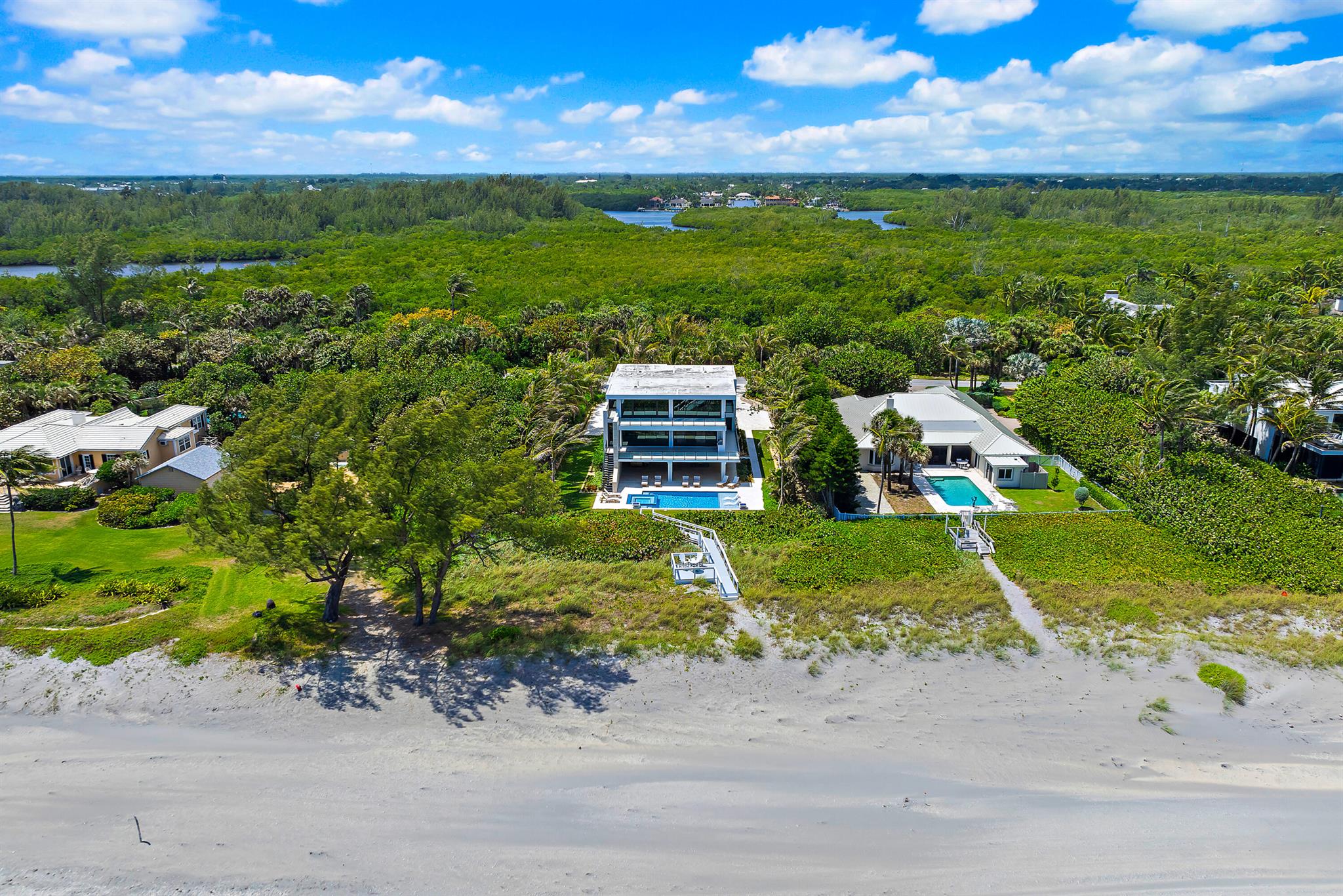 Xxx N Beach Rd Jupiter Island, FL 33455