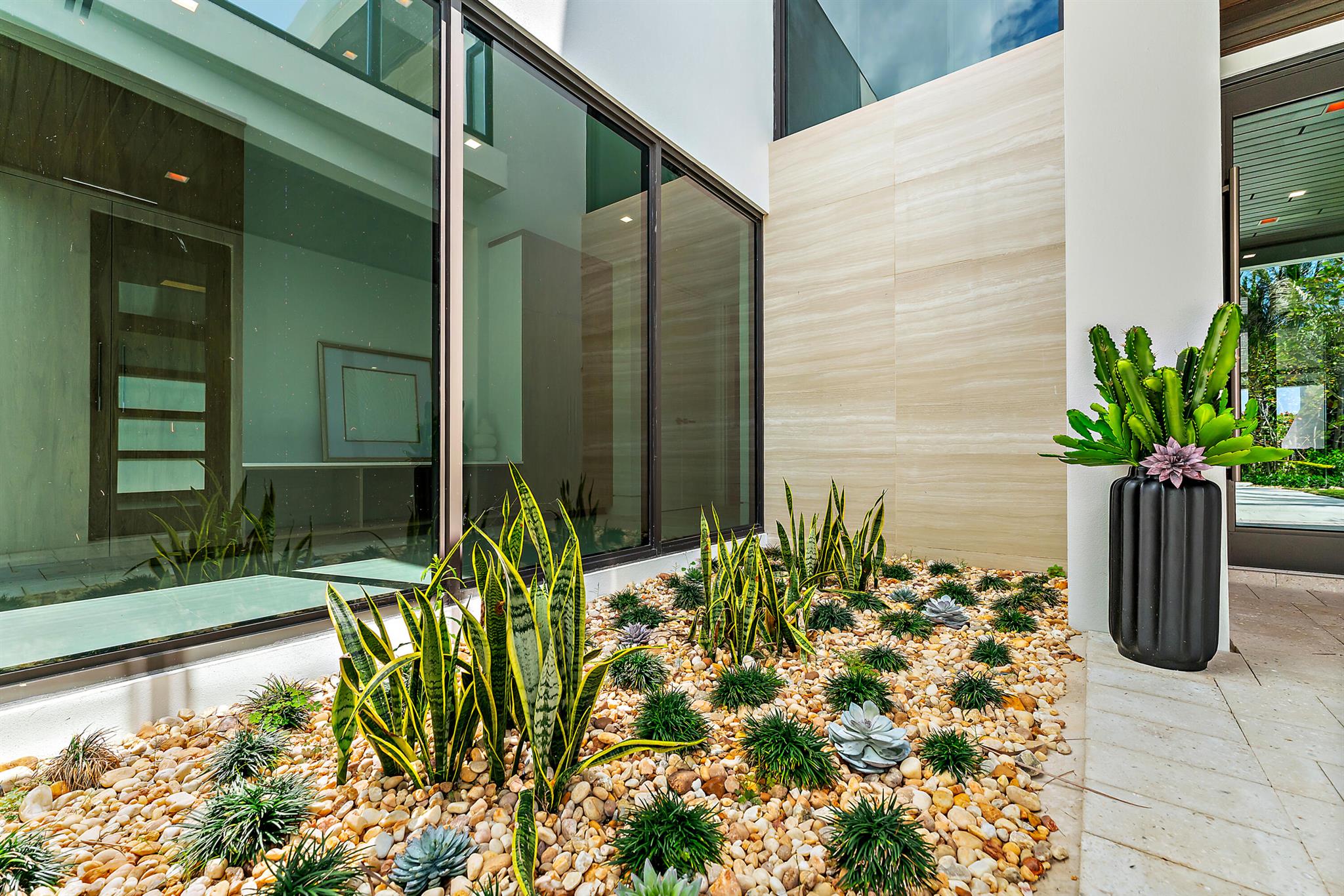 Xxx N Beach Rd Jupiter Island, FL 33455