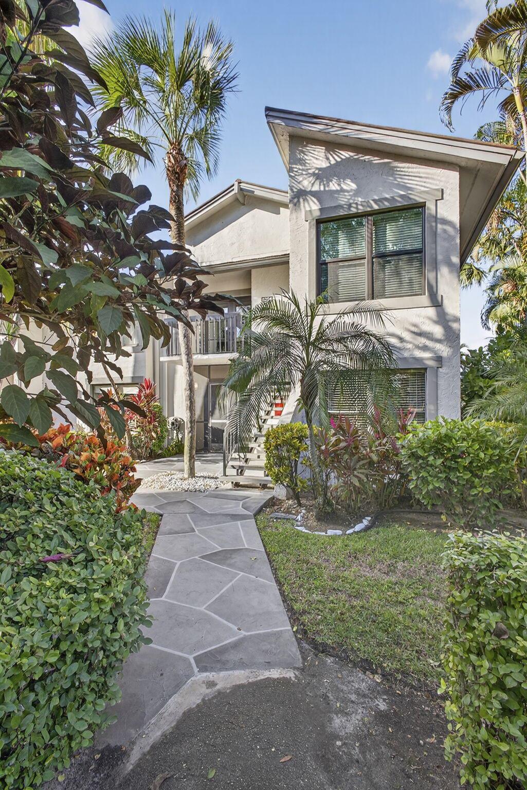 11267 Pond Vw Dr #B104