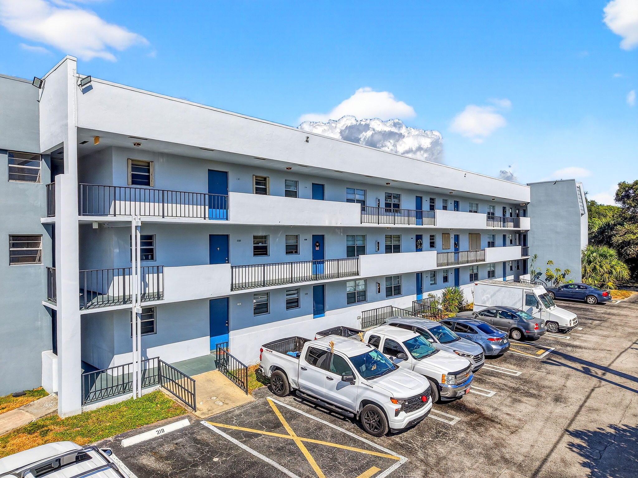 1630 Embassy Dr #207