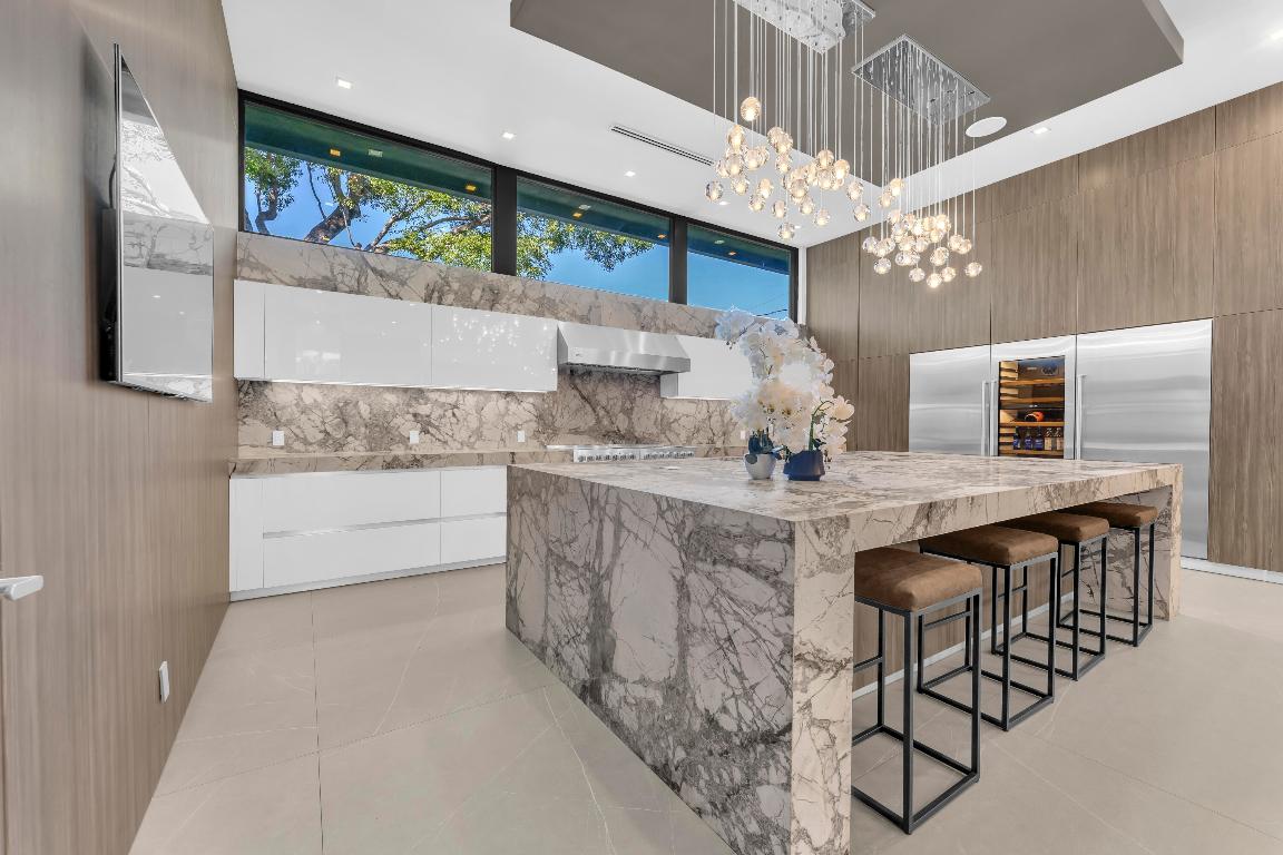 2401 NE 13th Fort Lauderdale, FL 33304