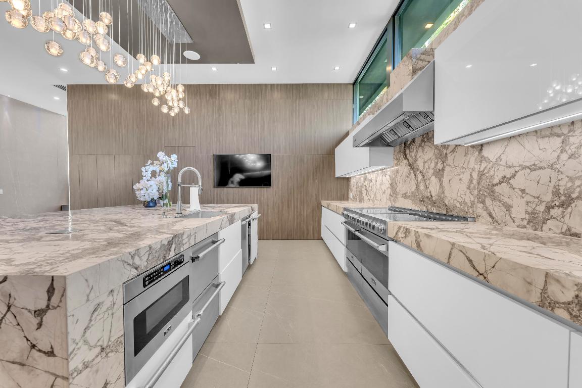 2401 NE 13th Fort Lauderdale, FL 33304