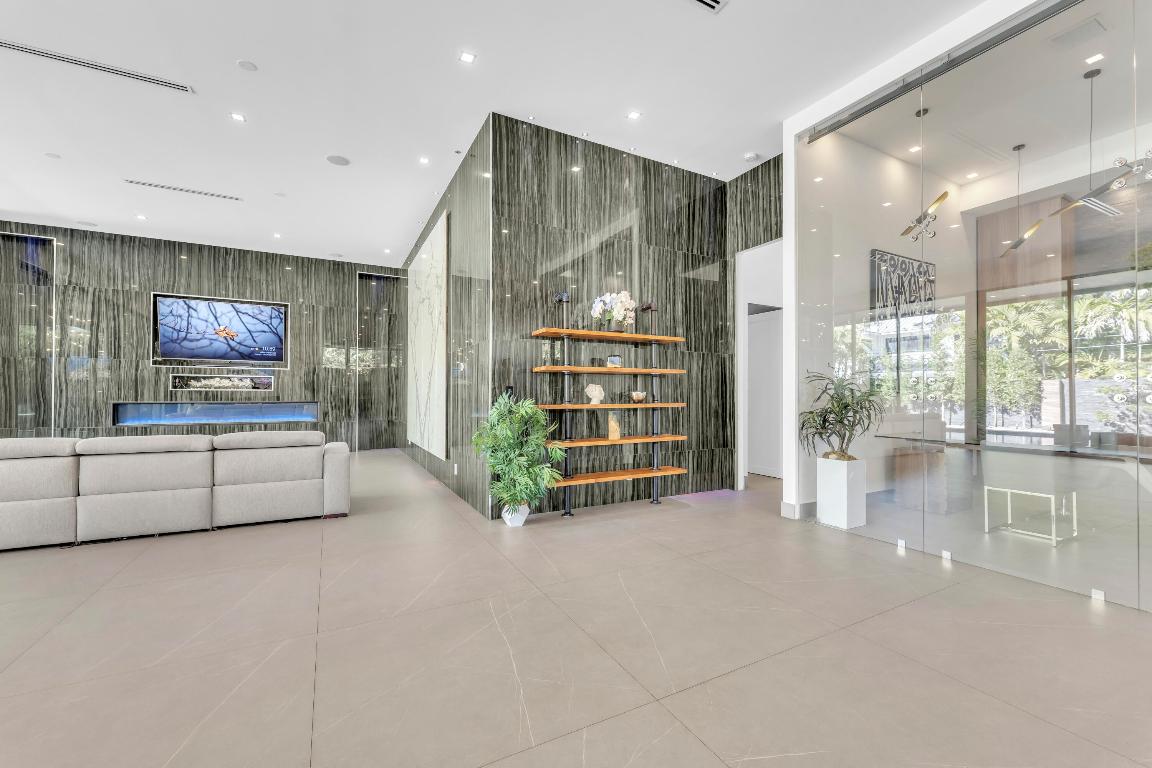 2401 NE 13th Fort Lauderdale, FL 33304