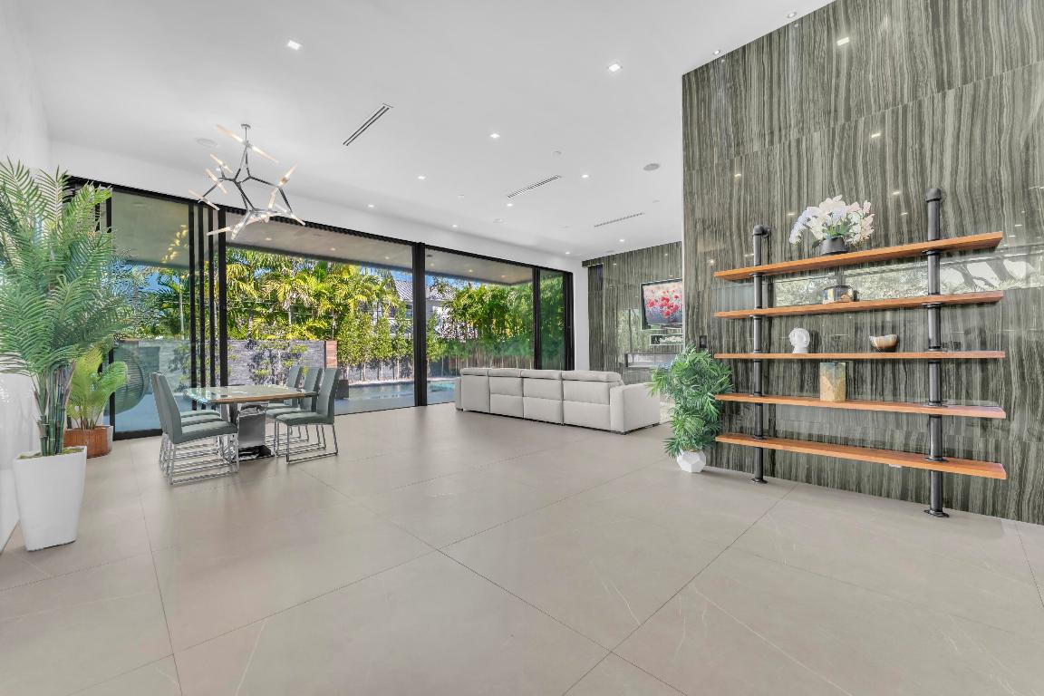 2401 NE 13th Fort Lauderdale, FL 33304