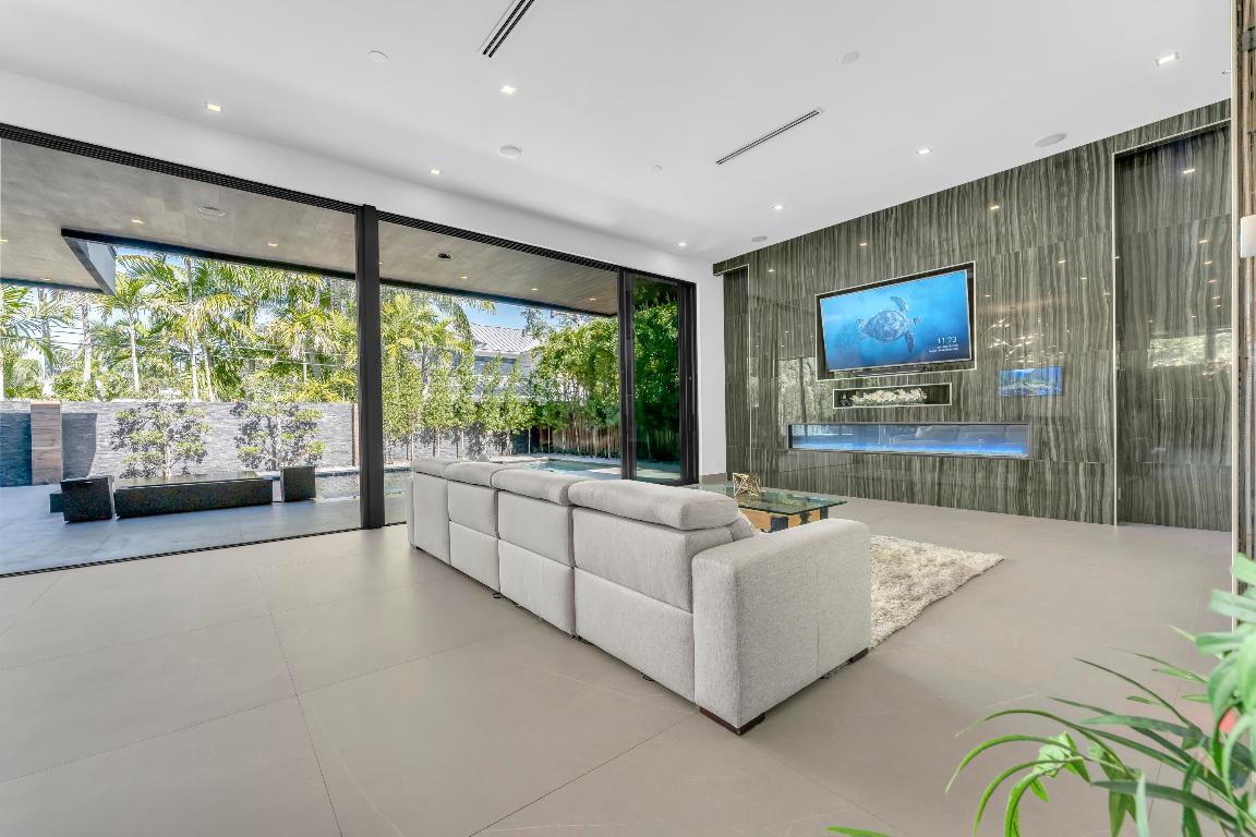 2401 NE 13th Fort Lauderdale, FL 33304