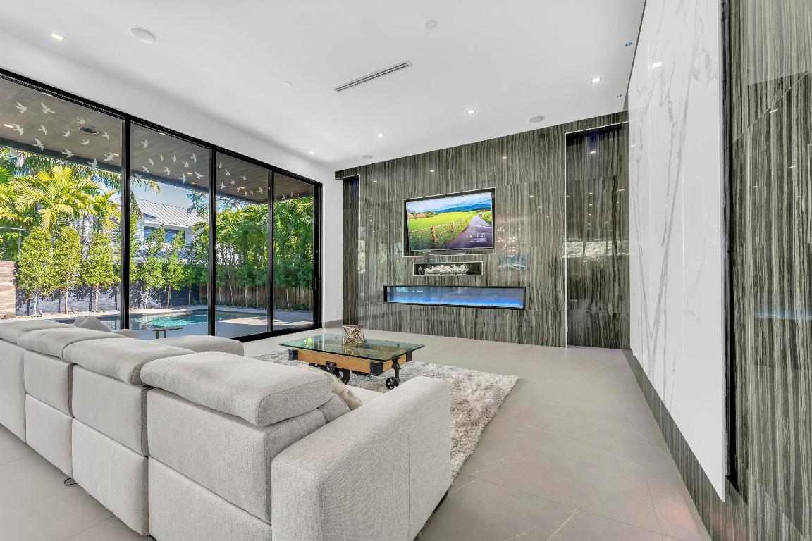 2401 NE 13th Fort Lauderdale, FL 33304