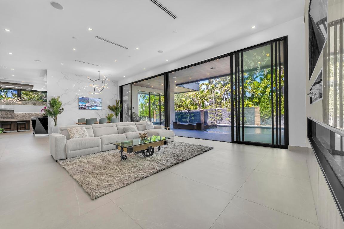 2401 NE 13th Fort Lauderdale, FL 33304