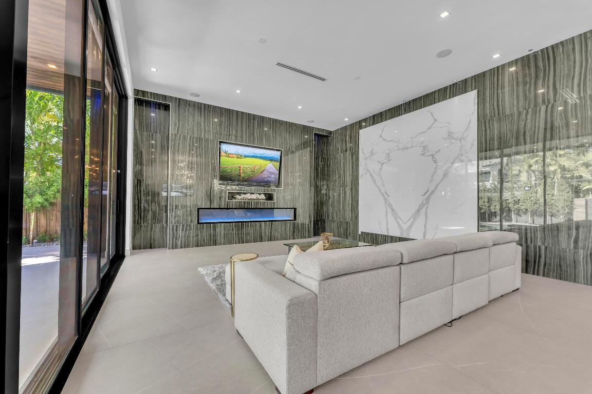 2401 NE 13th Fort Lauderdale, FL 33304