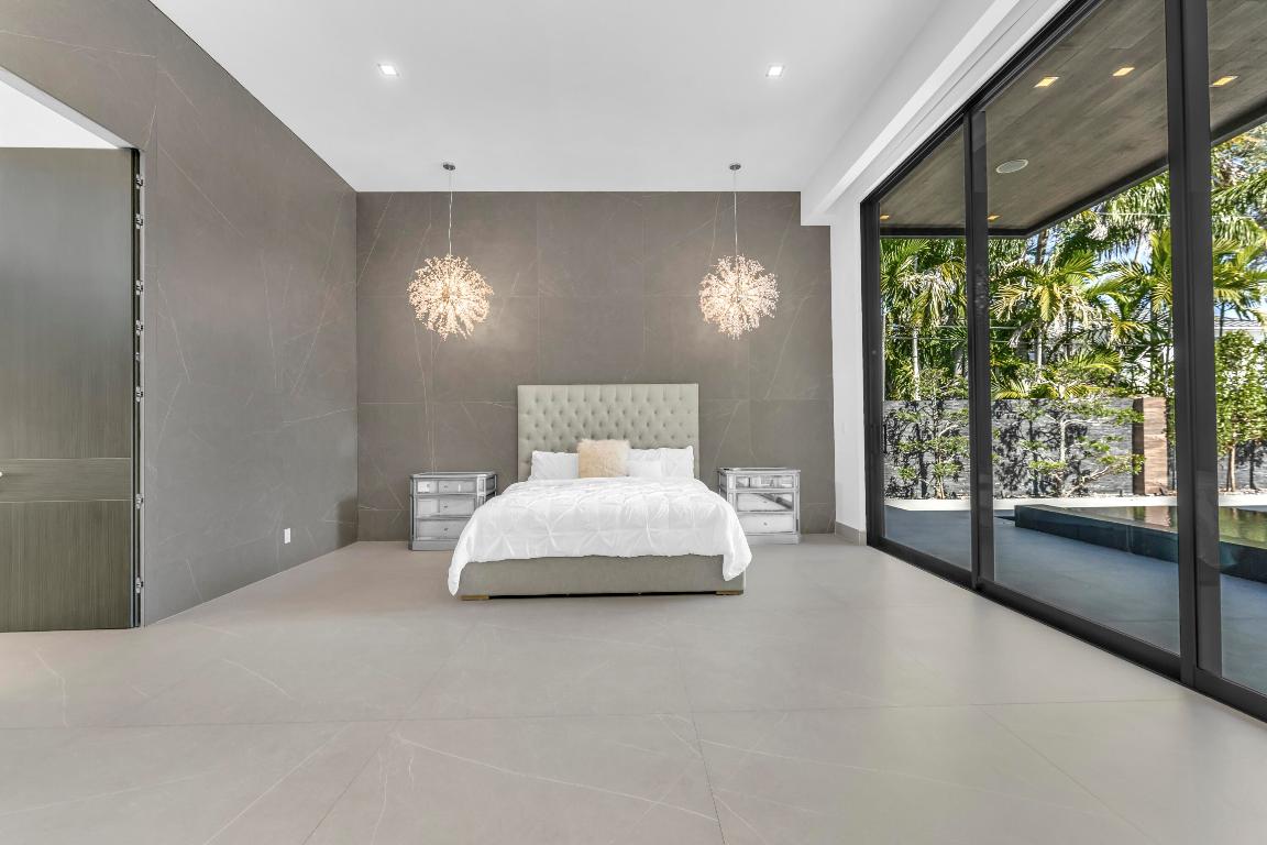 2401 NE 13th Fort Lauderdale, FL 33304