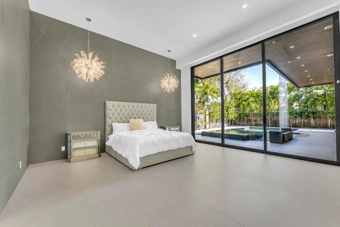 2401 NE 13th Fort Lauderdale, FL 33304