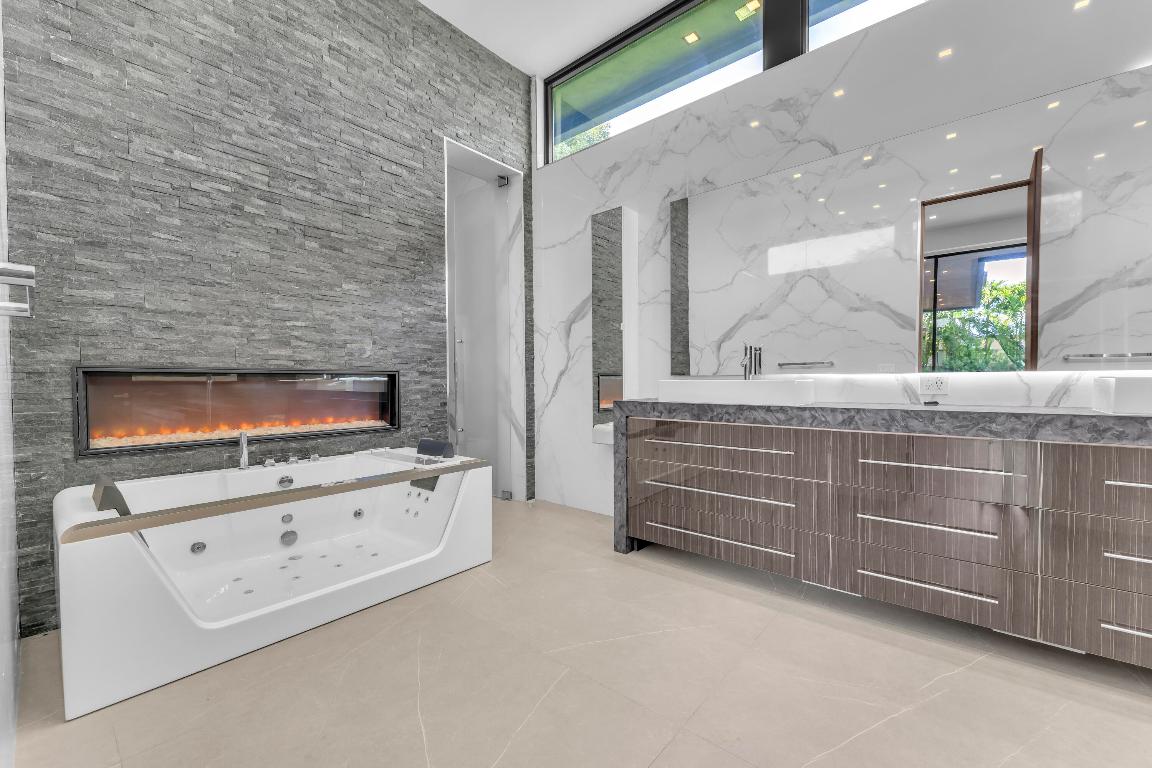 2401 NE 13th Fort Lauderdale, FL 33304