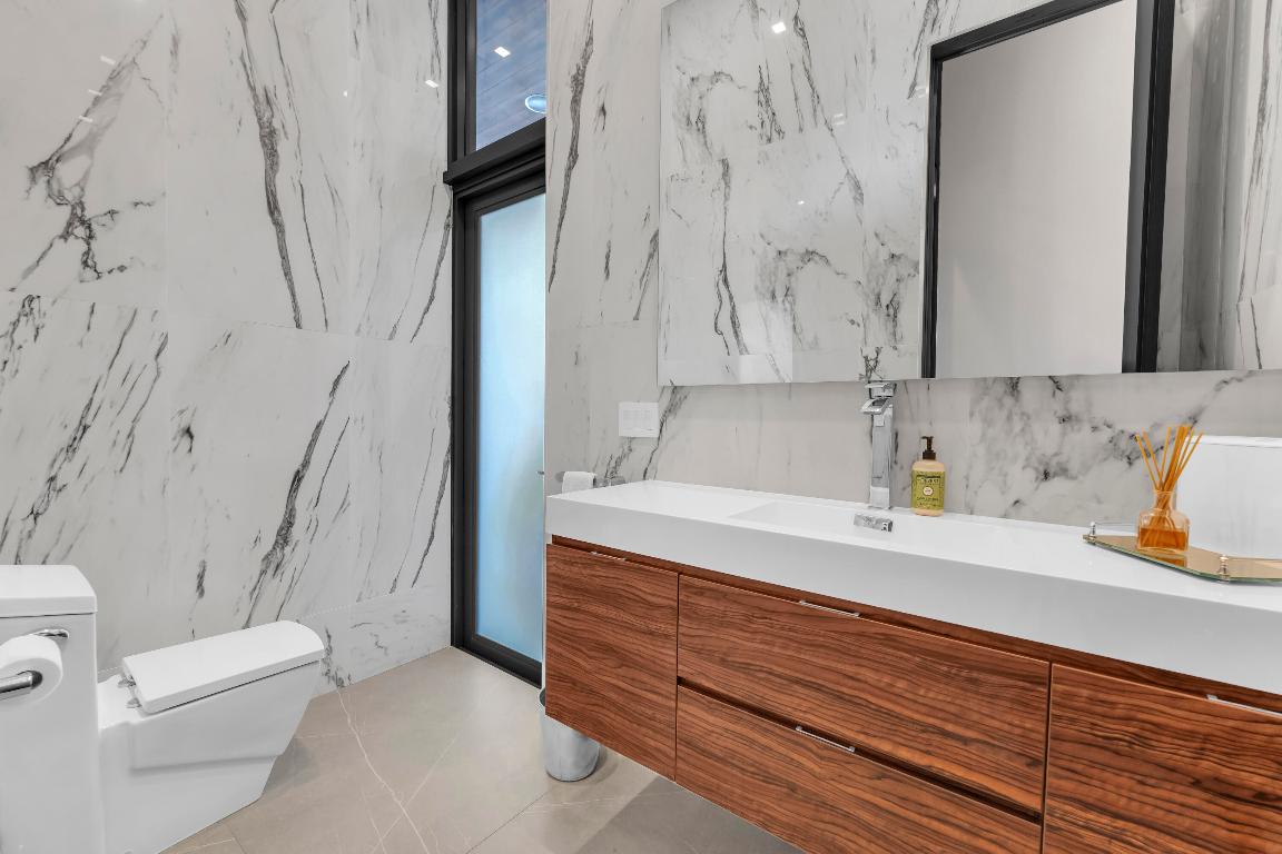 2401 NE 13th Fort Lauderdale, FL 33304