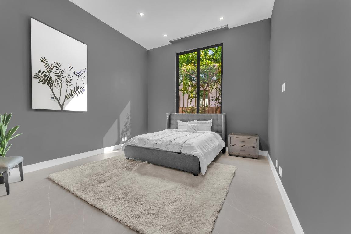 2401 NE 13th Fort Lauderdale, FL 33304