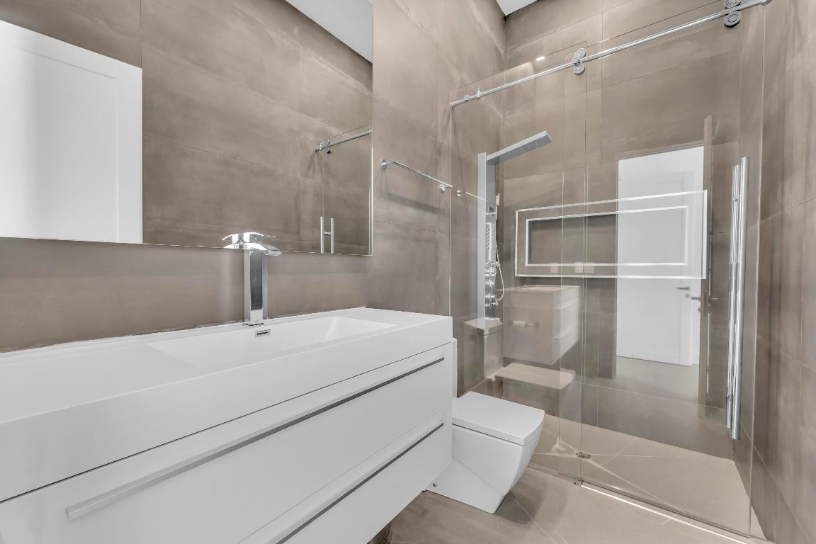 2401 NE 13th Fort Lauderdale, FL 33304