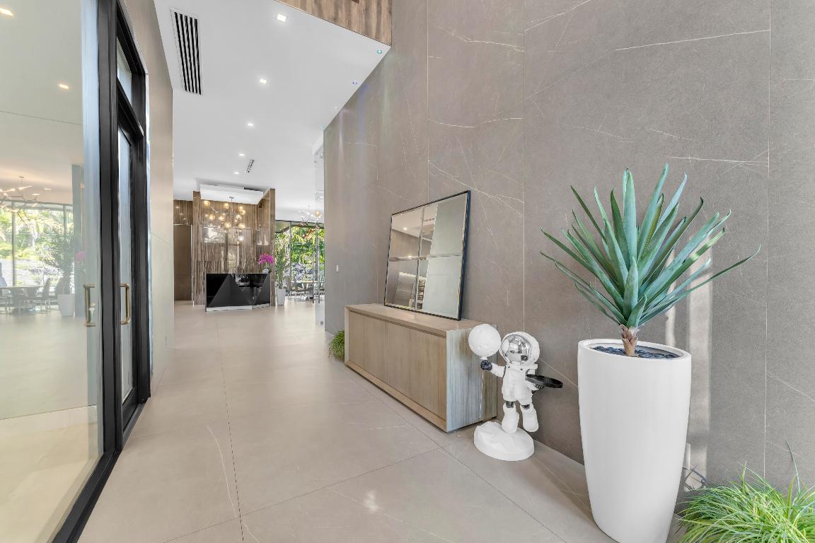 2401 NE 13th Fort Lauderdale, FL 33304