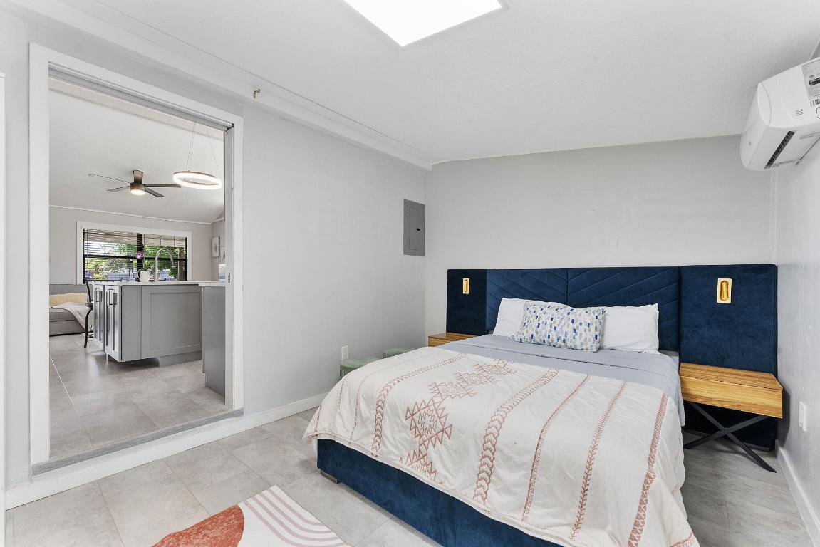 1292 SW 25th Ave Fort Lauderdale, FL 33312