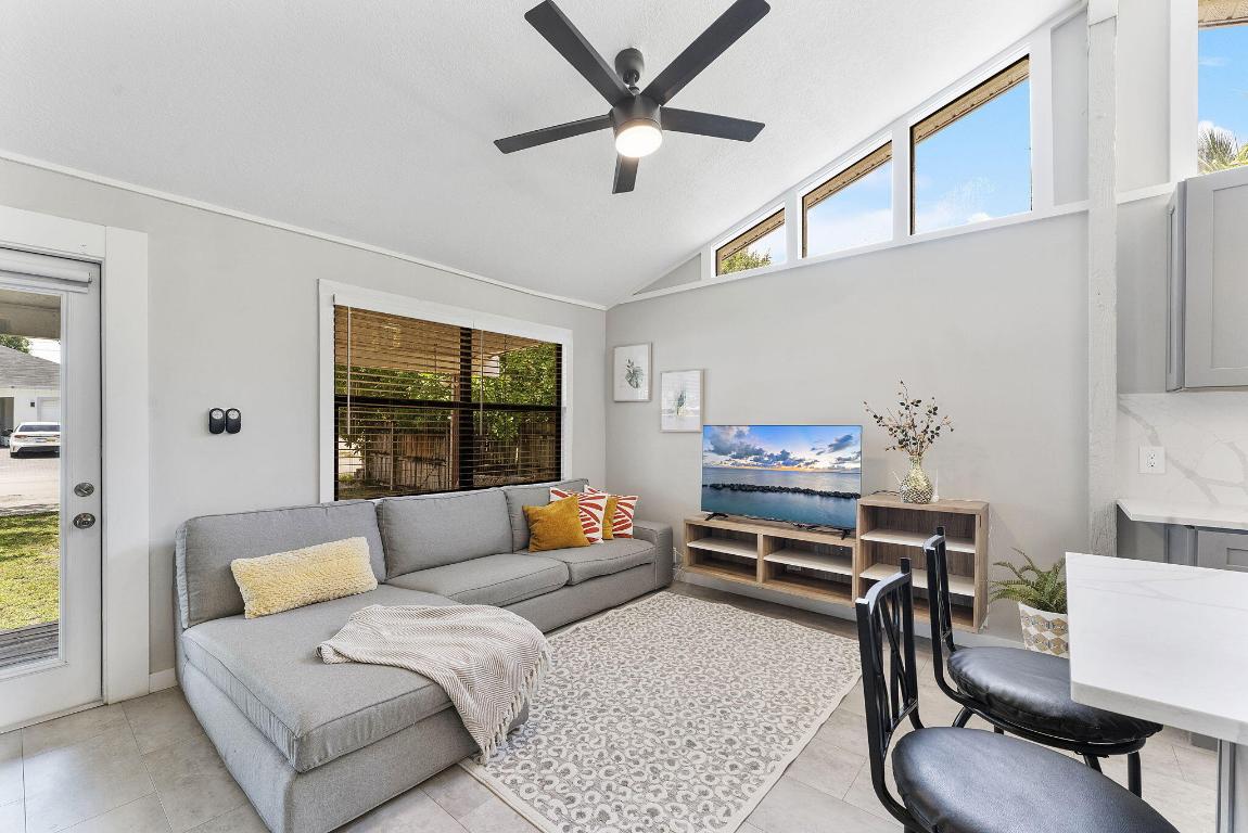 1292 SW 25th Ave Fort Lauderdale, FL 33312