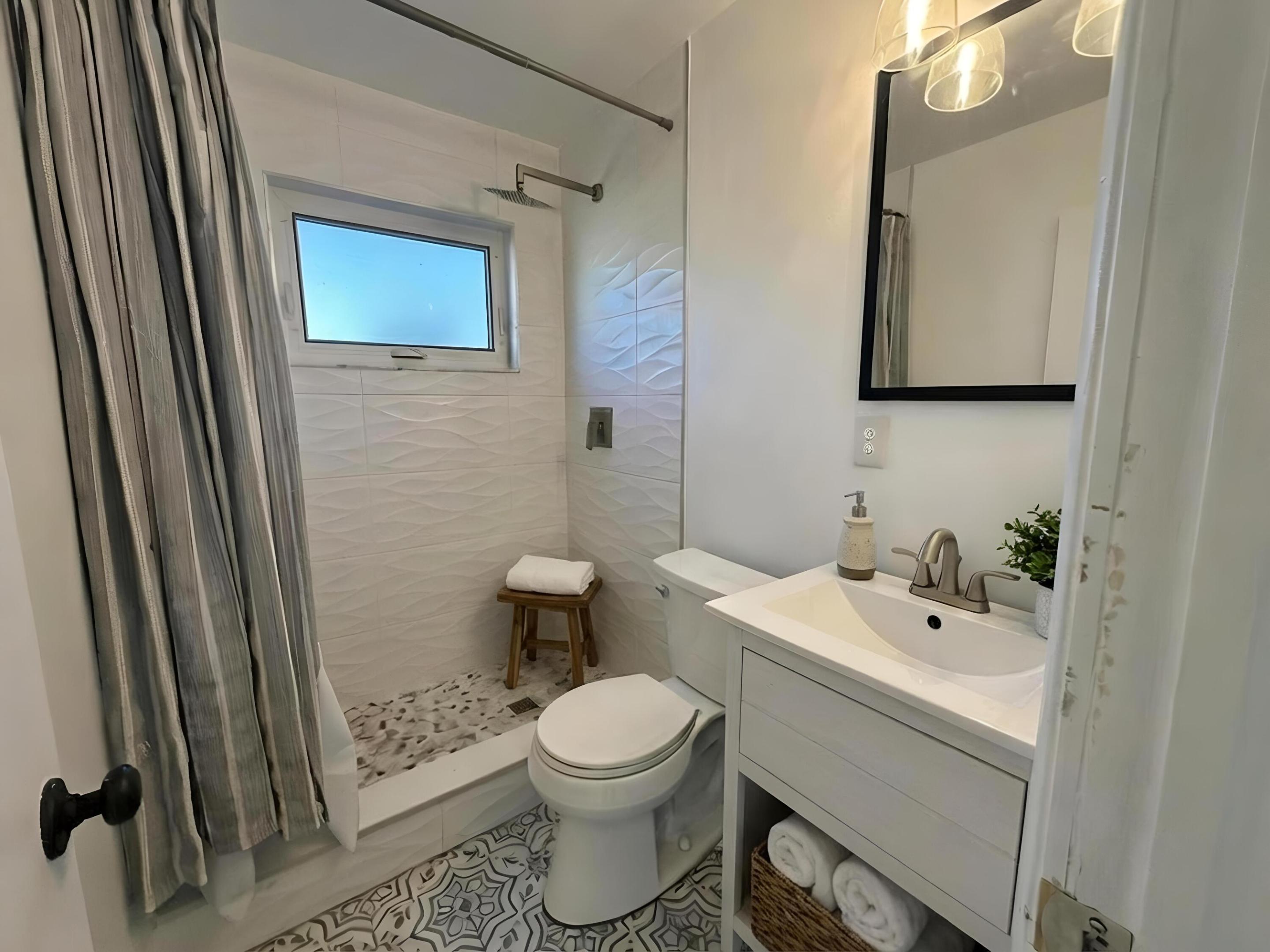 2017 Collier Lake Worth, FL 33461