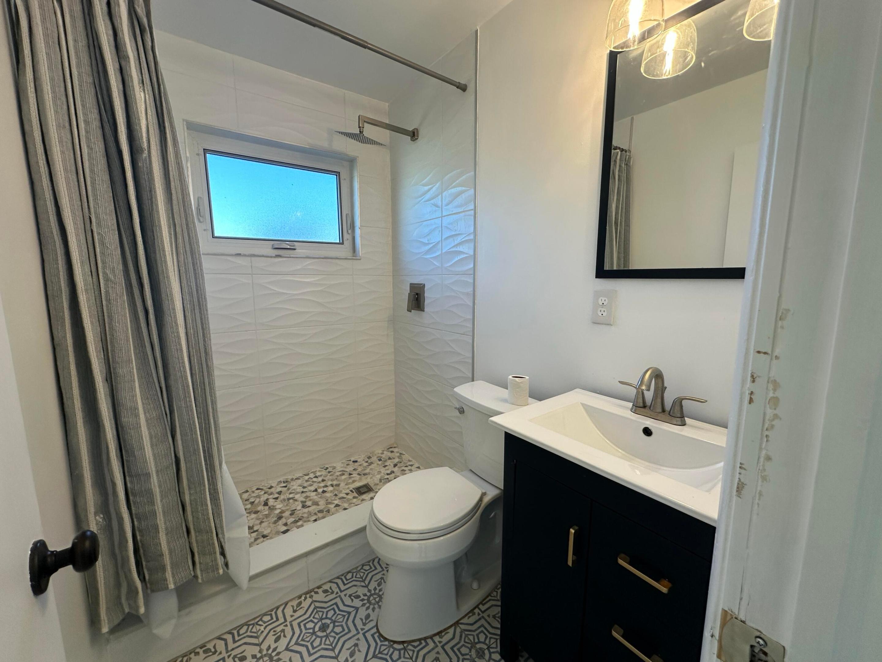 2017 Collier Lake Worth, FL 33461