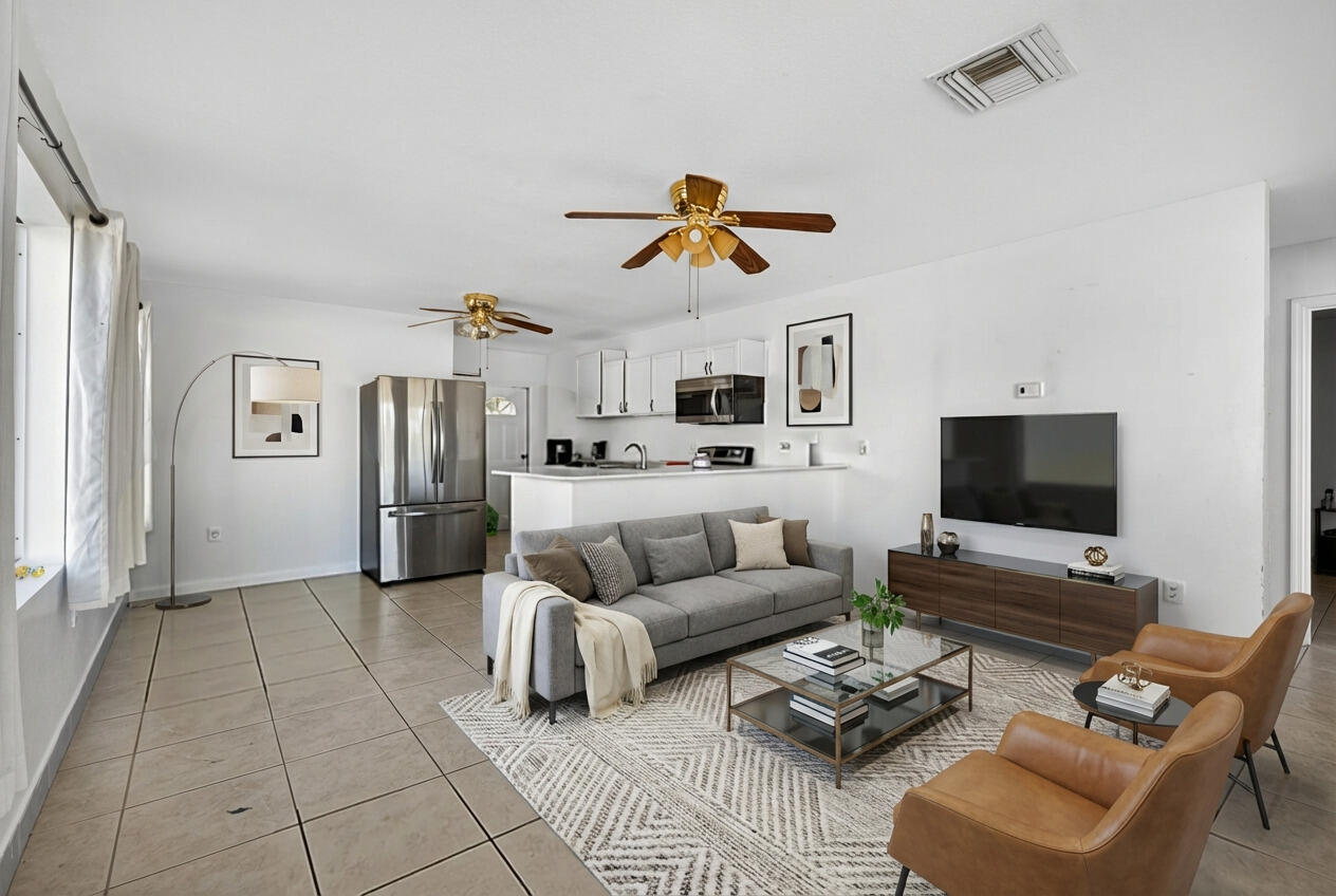 1216 C Loxahatchee Groves, FL 33470