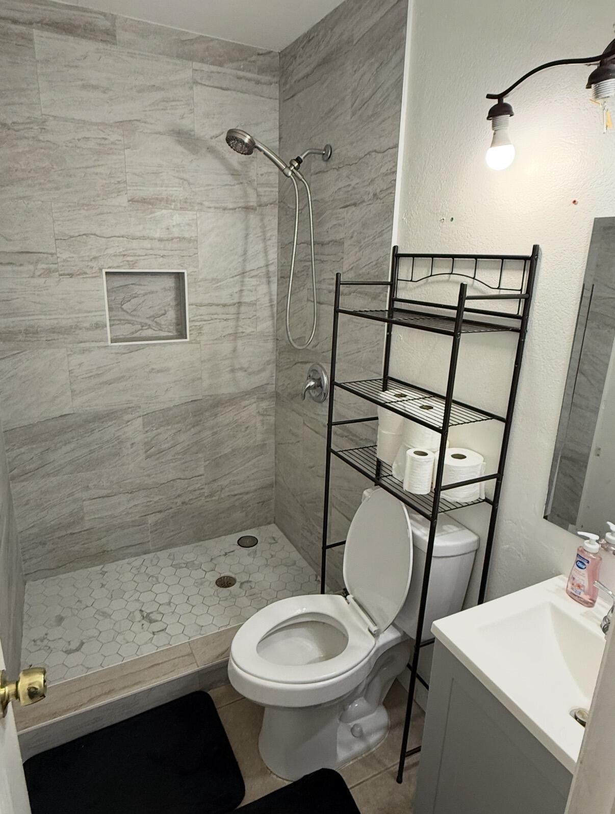 1216 C Loxahatchee Groves, FL 33470