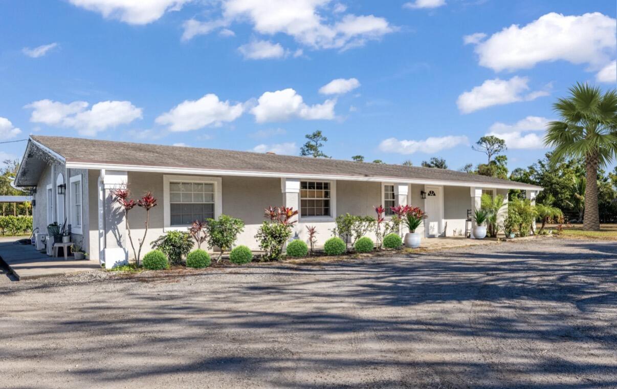 1216 C Loxahatchee Groves, FL 33470