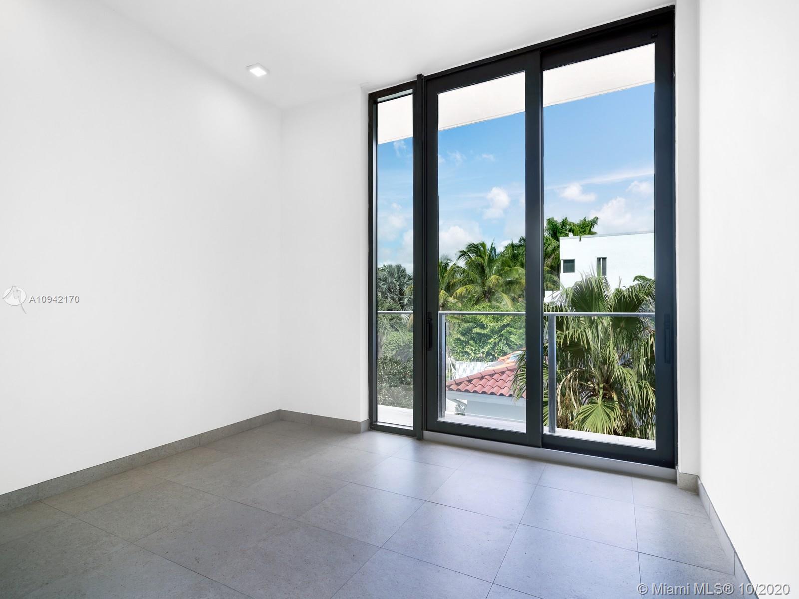 3581 E Glencoe #209 Coconut Grove, FL 33133