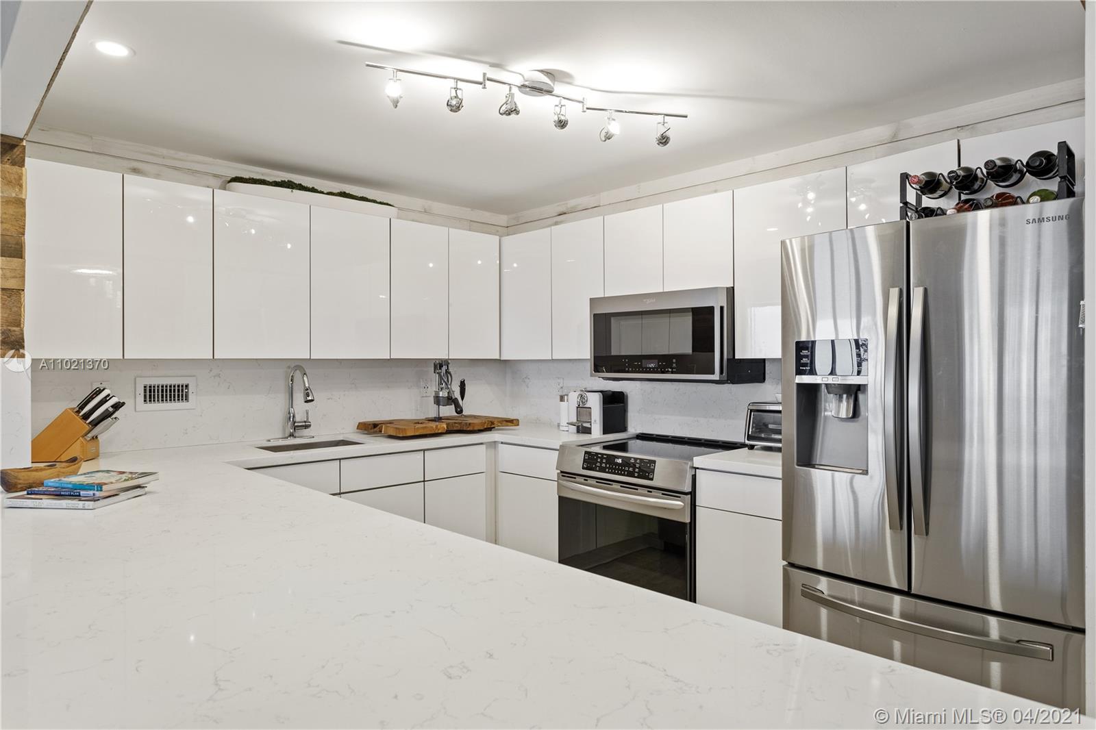 2301 Collins Ave #609 Miami Beach, FL 33139