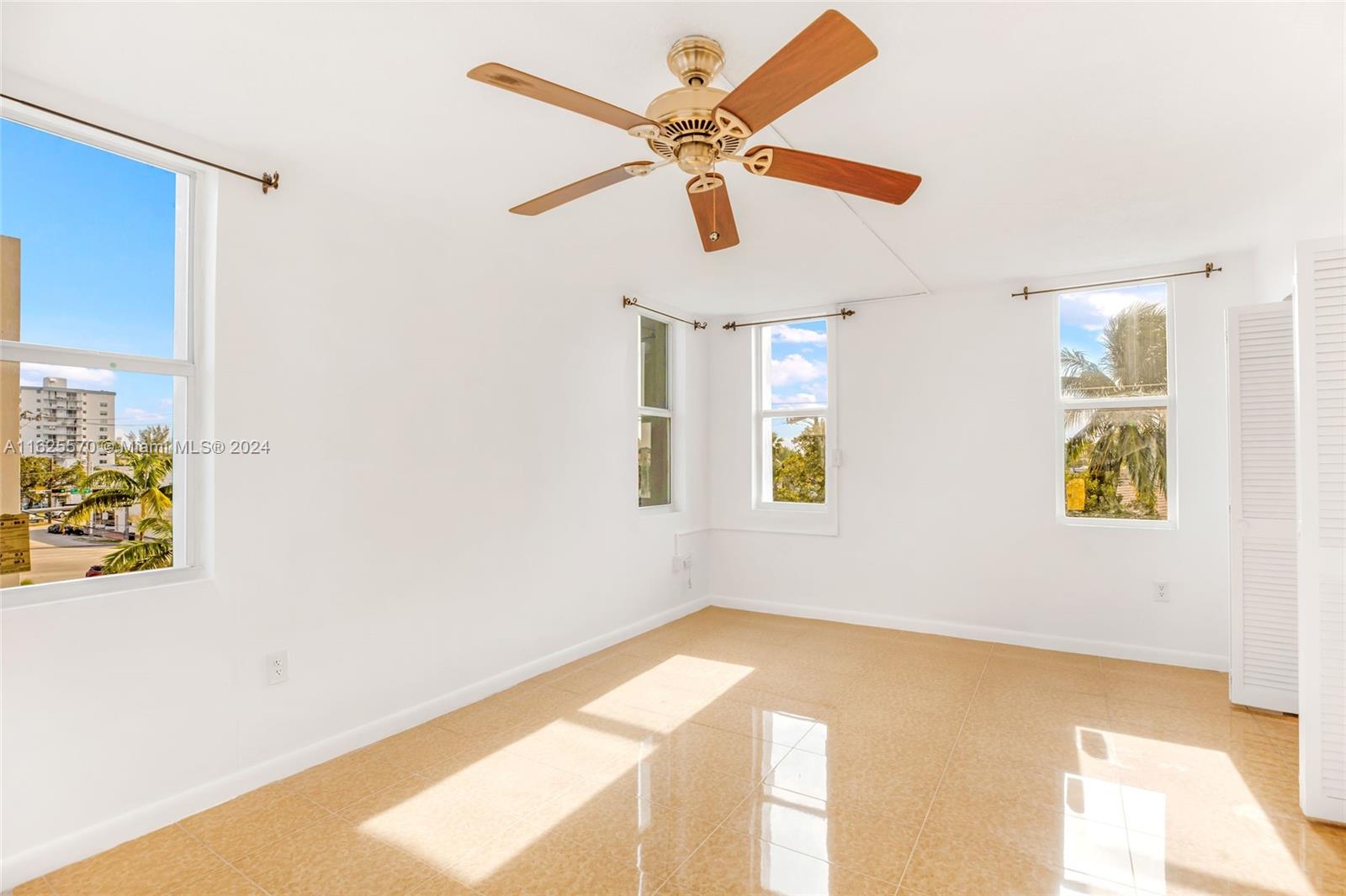 7133 Bay Dr #401,Miami Beach, FL 33141