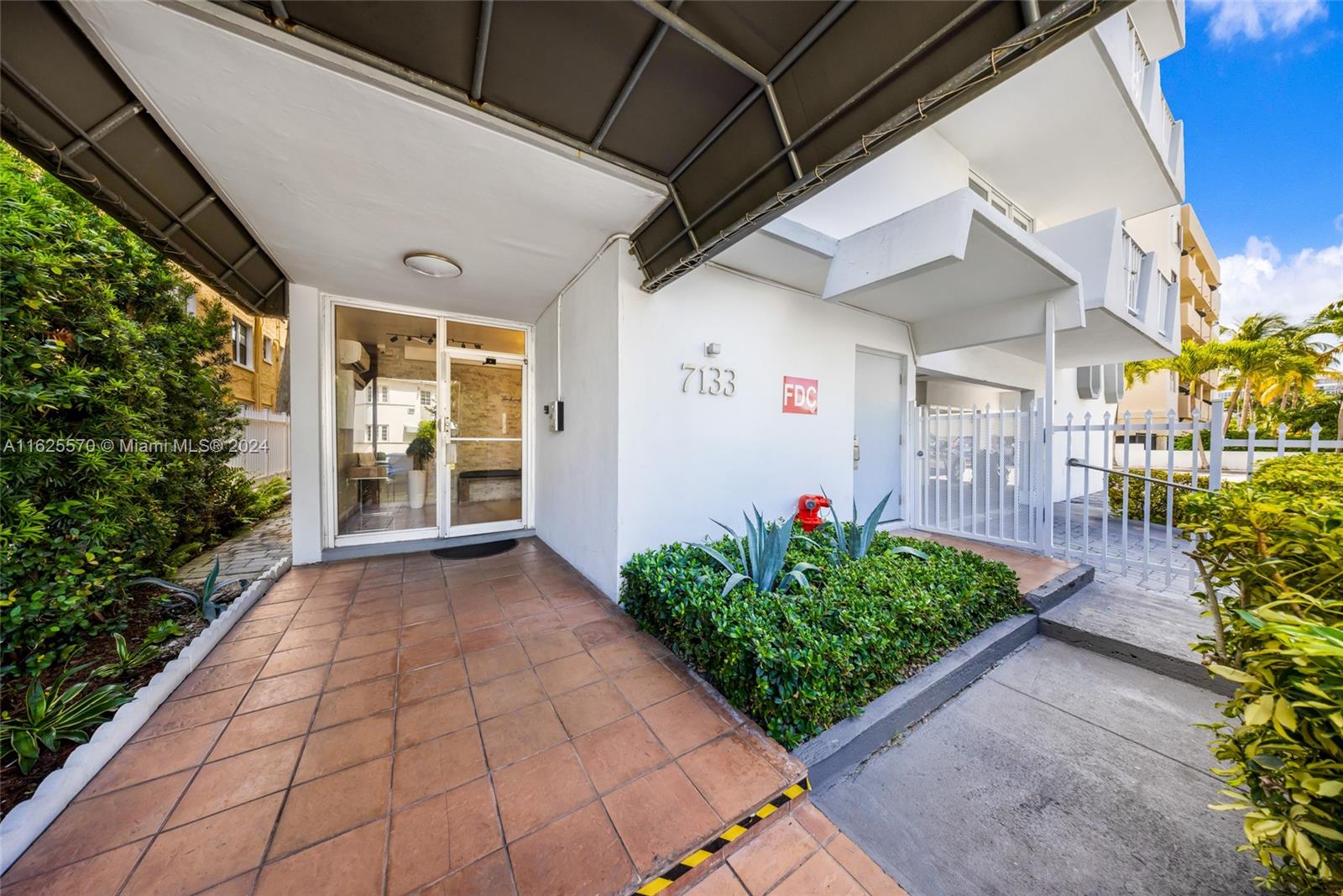 7133 Bay Dr #401,Miami Beach, FL 33141