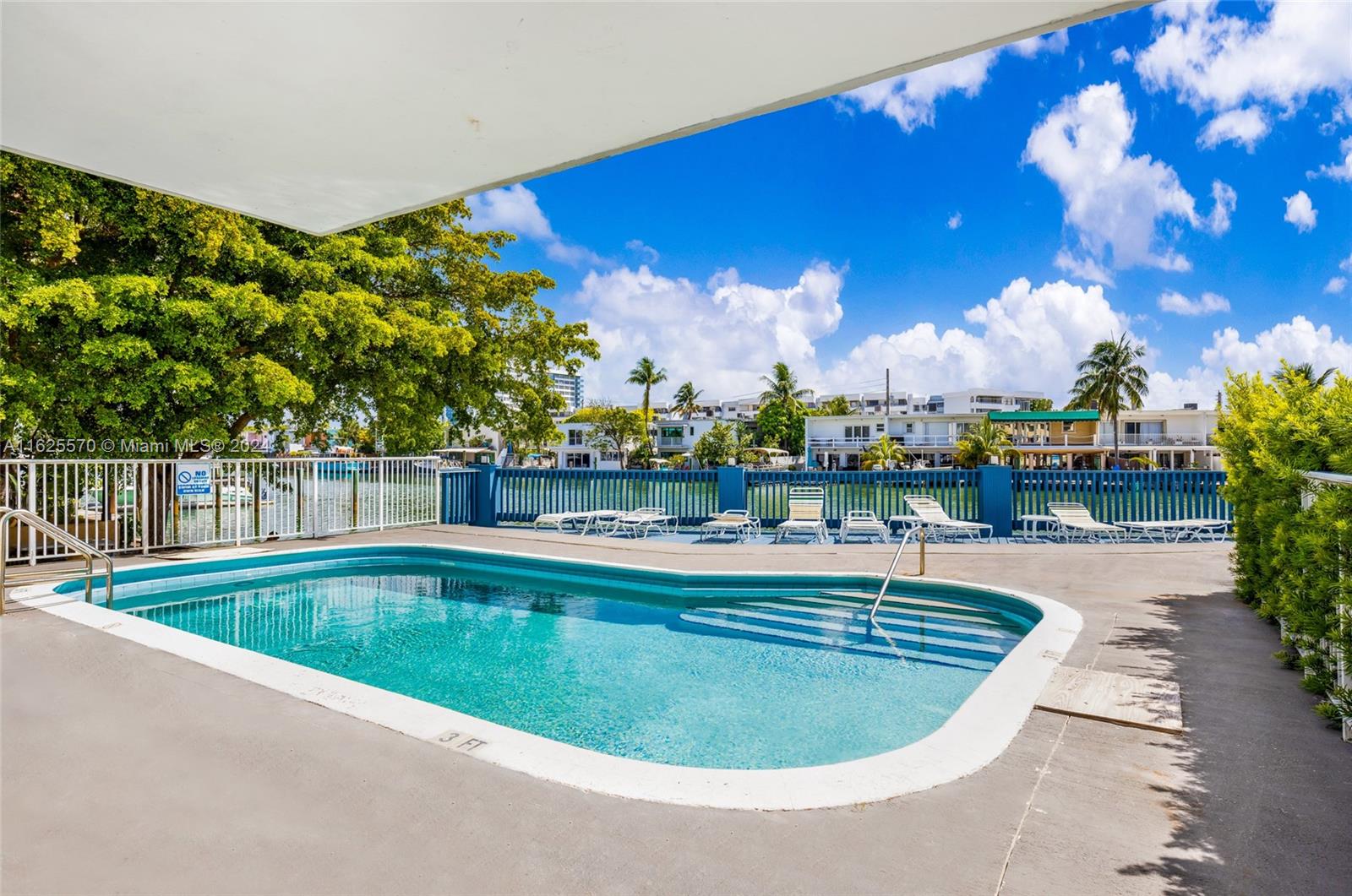 7133 Bay Dr #401,Miami Beach, FL 33141