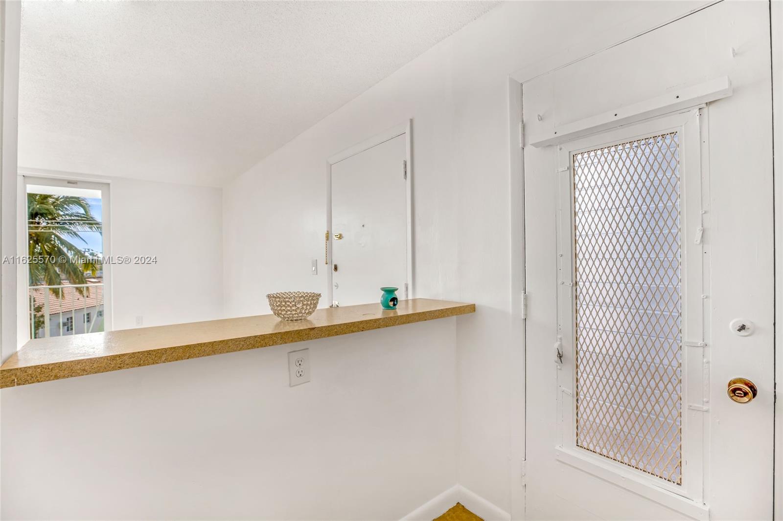 7133 Bay Dr #401,Miami Beach, FL 33141