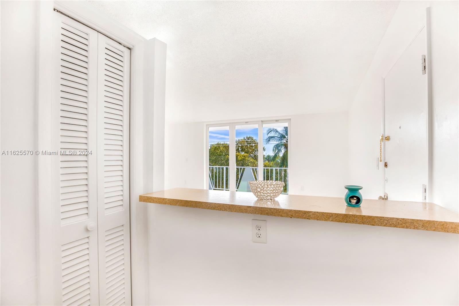 7133 Bay Dr #401,Miami Beach, FL 33141